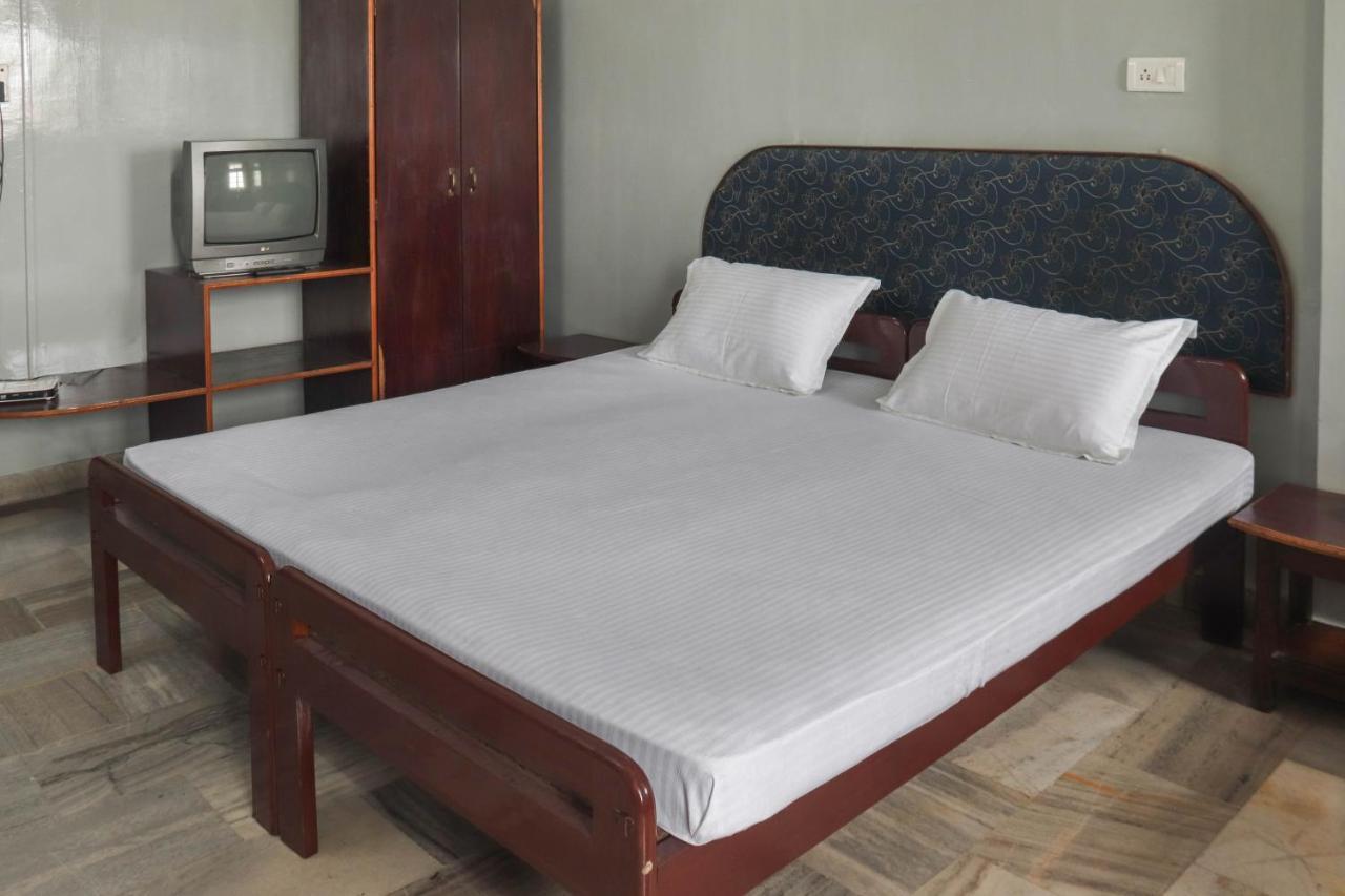 Spot On 49477 Hotel Galaxy Dimapur Exterior photo